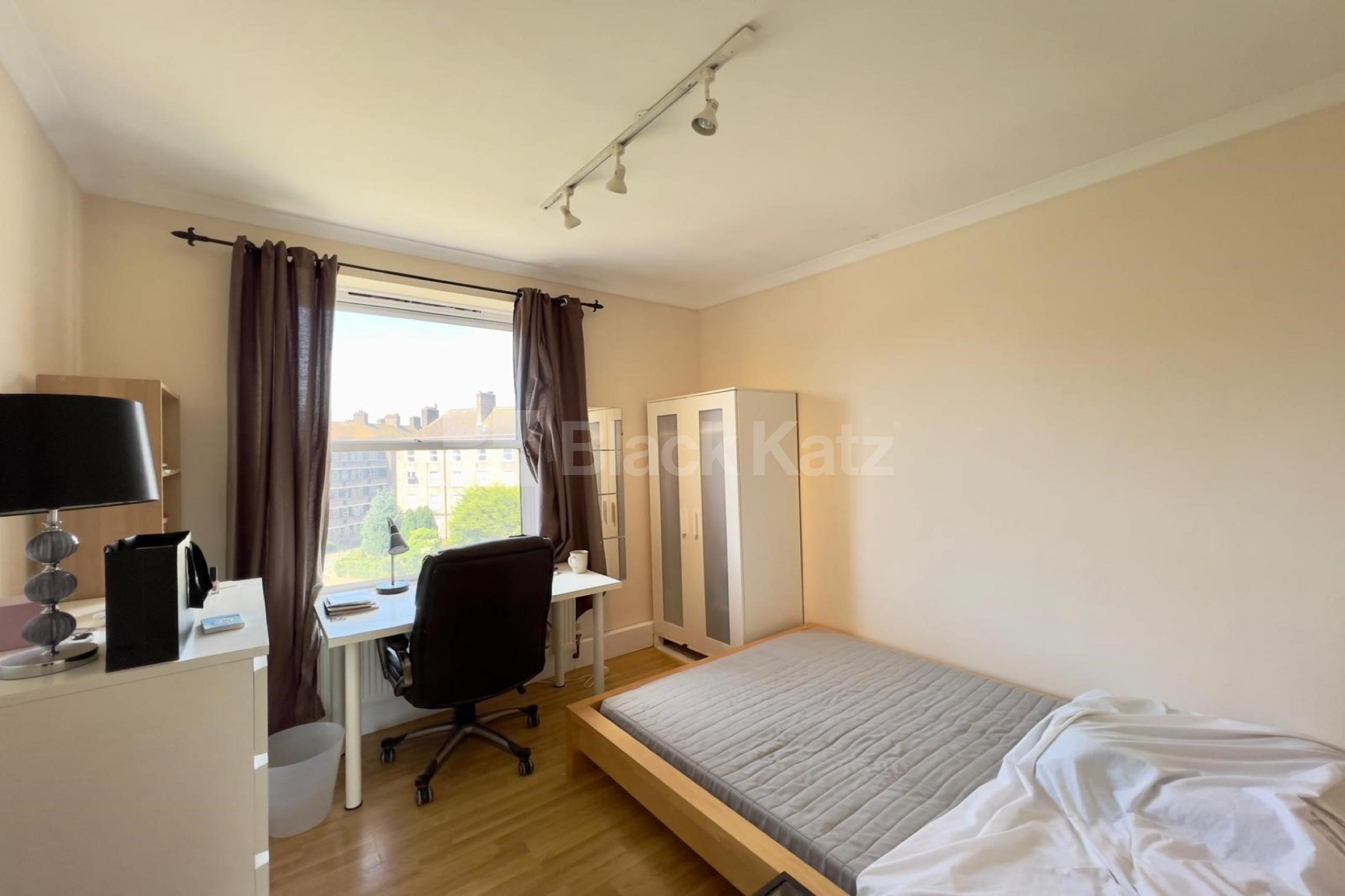 Recently refurbished with neutrally decor & wooden floors throughout  Hercules Road, Waterloo SE1